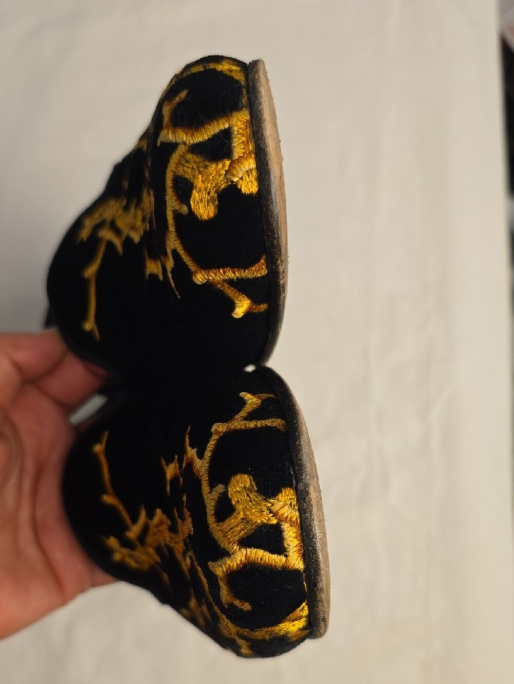 Stubbs & Wootton Size 9 Black Velvet Gold Coral Embroidered Loafers Sz 9 - Picture 2 of 6